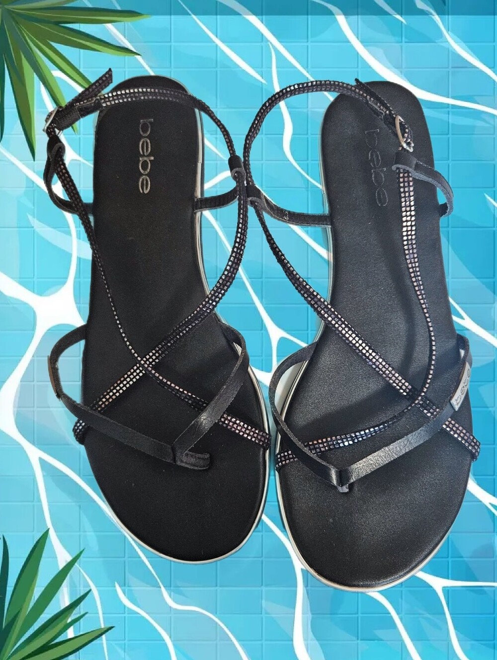 bebe Black Strappy Thong Flat Sandals Silver Print Accents Size 8.5